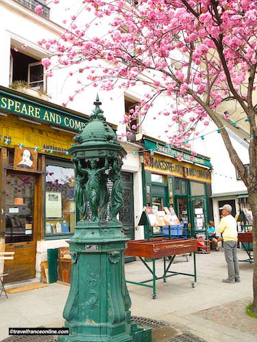 English bookshop Shakespeare in Rue de la Bucherie in Latin Quarter