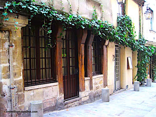An old college on Montagne-Sainte-Genevieve - Latin Quarter