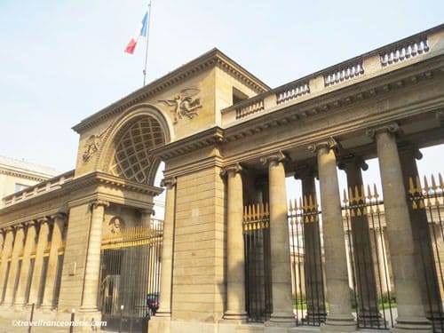 Legion of Honour Museum - Entrance arch on Rue de Lille