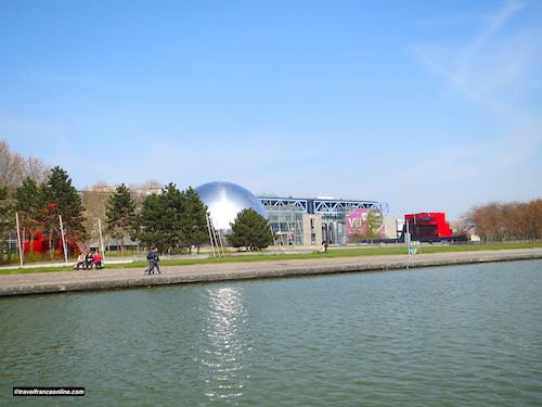 Geode and Sciences Museum by the Canal de l'Ourcq in Parc de la Villette