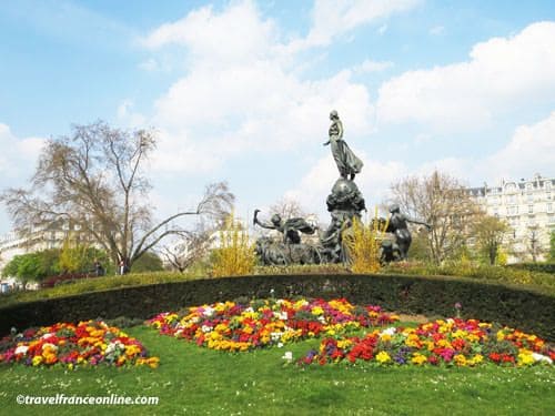 Place de la Nation - Triomphe de la Republique sculpture