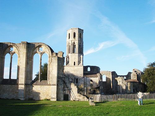 Entre-Deux-Mers wines - Abbaye de la Sauve