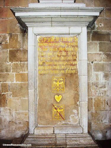 Tombstone for the heart of Bertrand du Guesclin