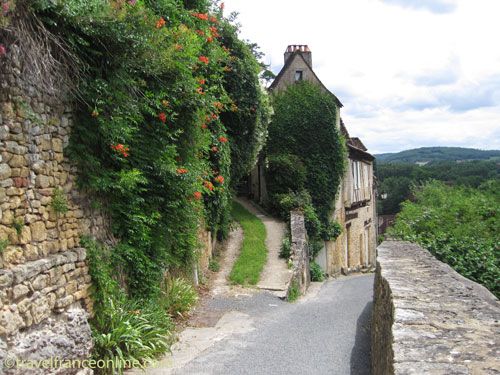 Village lane in Limeuil