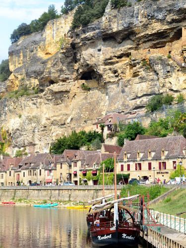 A gabare on the Dordogne at La Roque Gageac