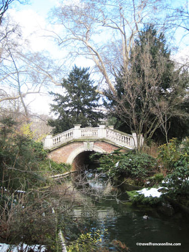 Parc Monceau - Rialto style bridge