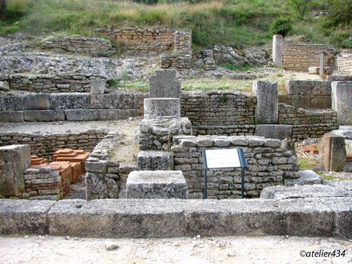 Wine smoking rooms in Glanum