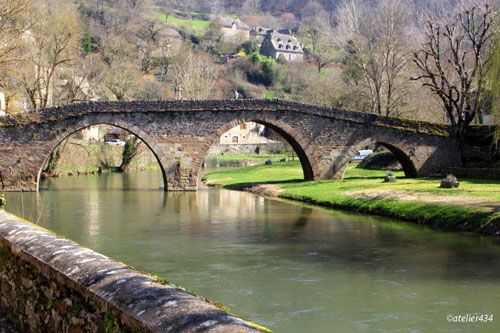 Medieval bridge in Belcastel