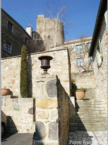Village and donjon of Montpeyroux
