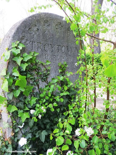 Cimetiere des Chiens - Horse Troy's grave