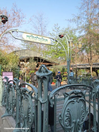 Porte Dauphine Metro entrance