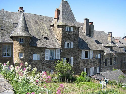 Maison de Tayac and its terraced garden in Uzerche