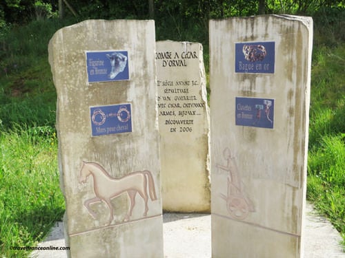 Orval chariot burial monument on roundabout - Info steles