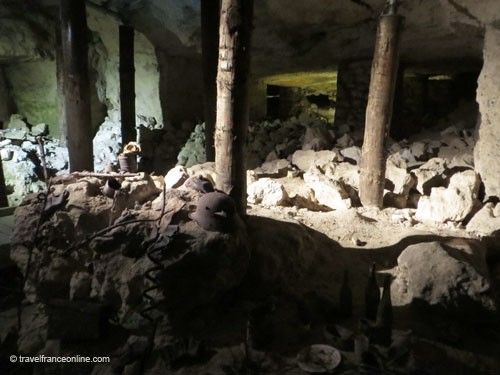 Inside the Caverne du Dragon