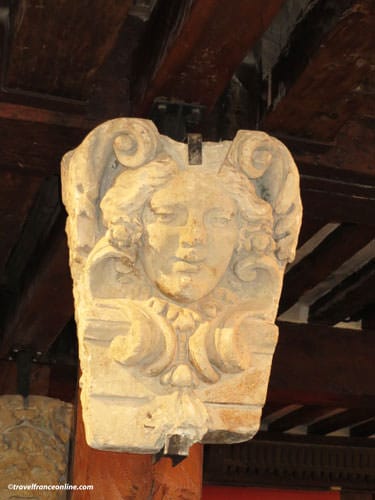 Maison d'Ourcamps - Sculpted head recovered in the rubble