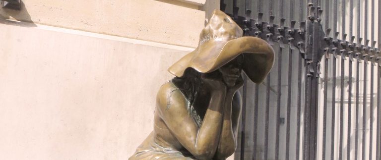Sous le Chapeau sculpture