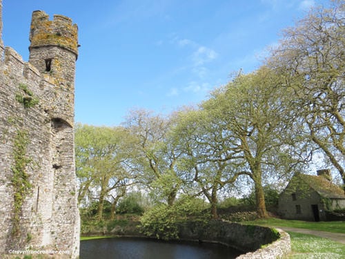 Chateau de Pirou and 4th fortified gate with its pedestrian and carriage gates
