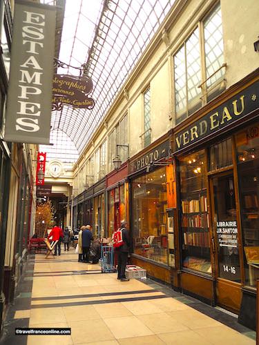 Passage Verdeau - Bookshop and clock