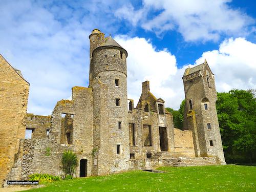 Chateau de Gratot - Vestiges of the 15th century castle between the Tour Ronde (left) and Tour à la Fée