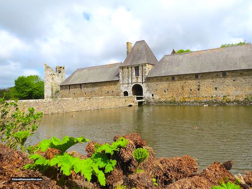Chateau de Gratot -Tour Ouest, commons and entrance gatehouse overlooking the moats