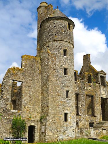 Chateau de Gratot - Tour Ronde and vestiges of the 15th century castle