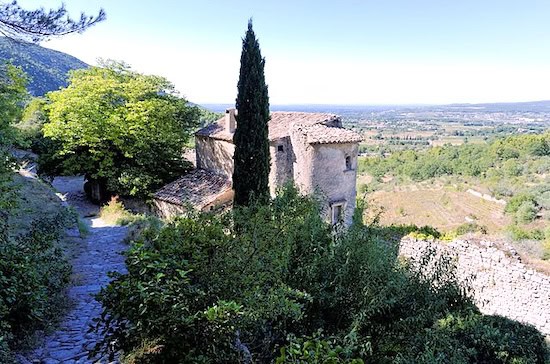 A perched village