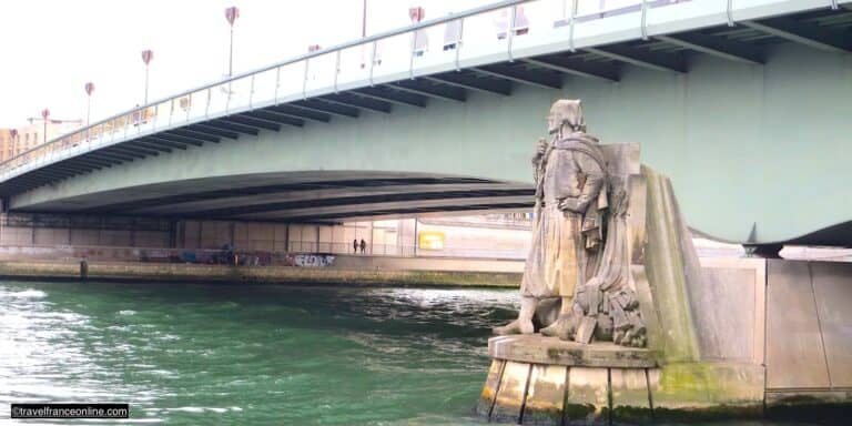 The Zouave statue on the Pont de l'Alma serves as an unofficial gauge for indicating the rise in the Seine's water level