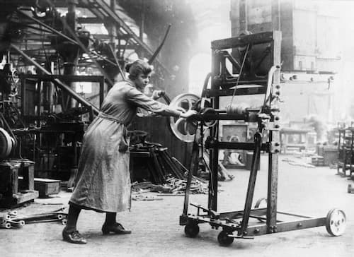 Woman working in Industry during the Great War