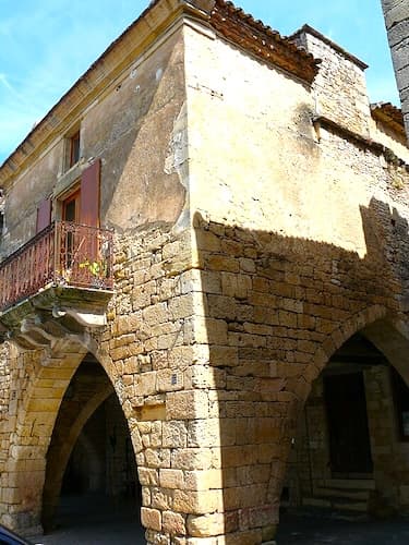 House with arcade in Villefranche-du-Périgord