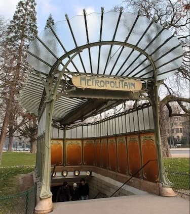 Porte Dauphine Metro entrance
