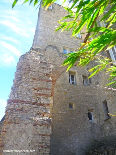 Baths of Constantine in Arles Baths of Constantine in Arles - vestiges of the Roman baths incorporated into surrounding buildings