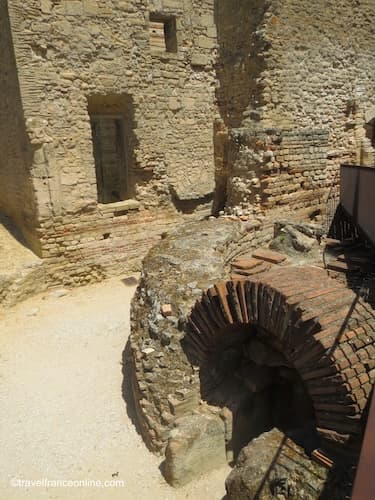 Baths of Constantine in Arles - Vestiges of underground passage entrance