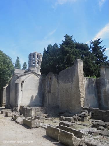 Saint-Honorat Church lantern-tower - Les Alyscamps necropolis in Arles