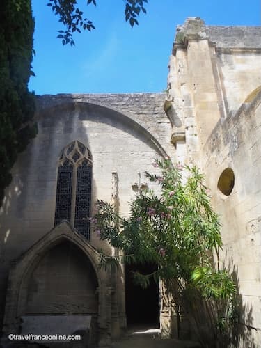 Saint-Honorat Church - Courtyard - Alyscamps necropolis in Arles