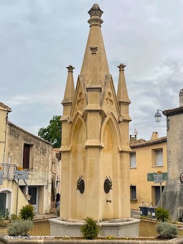 Place de la Fontaine in Montarnaud